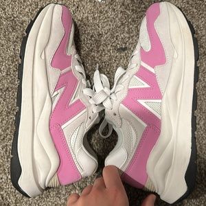 BRAND NEW NEVER WORN pink new balances 57/40s